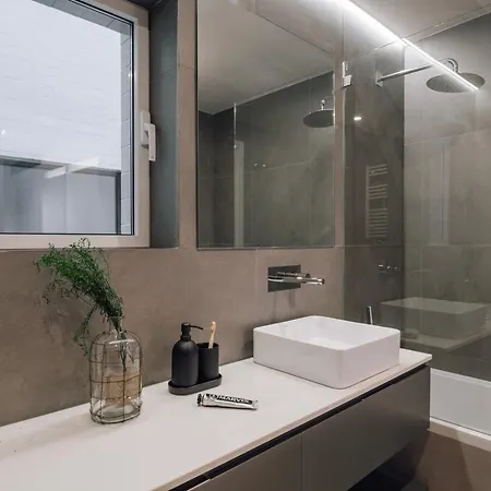 Marinha - 2 Bedrooms And Shared Pool In Arroios Lisbon