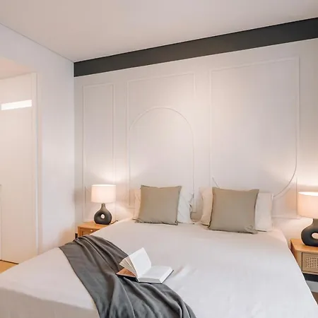 Apartment Marinha - 2 Bedrooms And Shared Pool In Arroios Lisbon