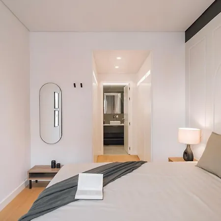 Marinha - 2 Bedrooms And Shared Pool In Arroios * Lisboa