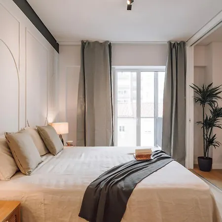 Marinha - 2 Bedrooms And Shared Pool In Arroios Lisboa