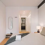 Marinha - 2 Bedrooms And Shared Pool In Arroios * Lisbona