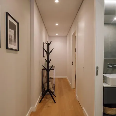 Marinha - 2 Bedrooms And Shared Pool In Arroios